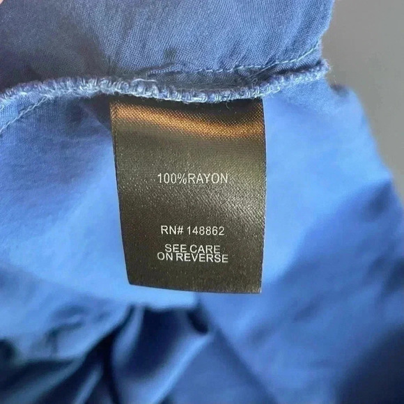 Torrid Women’s Sleeveless Blouse Top Size 3 Blue White Button Down Pocket - Picture 9 of 11